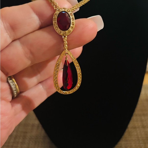 Monet NWT Vntg Gold Necklace Faceted Deep Ruby Red and Clear Rhinestones Accents - Picture 4 of 10